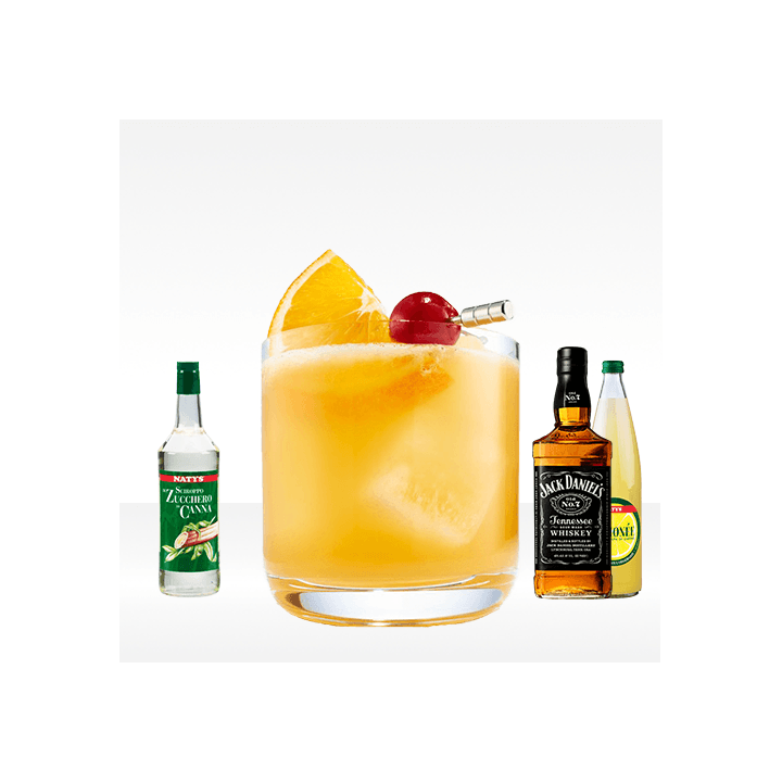 Whiskey Sour con zucchero liquido, succo di limone e bourbon whiskey Jack daniel's