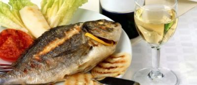 Abbinare il cibo al vino: il pesce al forno