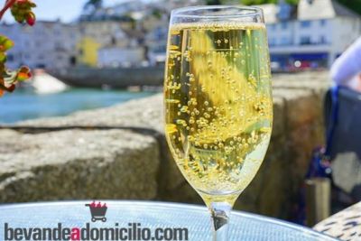 Spumante dolce per dessert: quale scegliere per Pasqua?